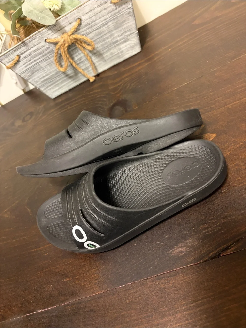OOFOS comfortable slip